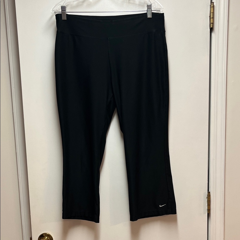 Nike Black Athletic Capri Pants